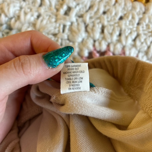 cute tan crop top 🧡 - Picture 6 of 6